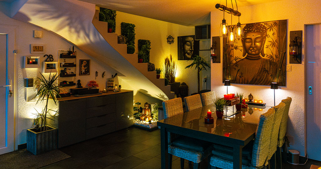 salle a manger avec escalier pour le premier étage